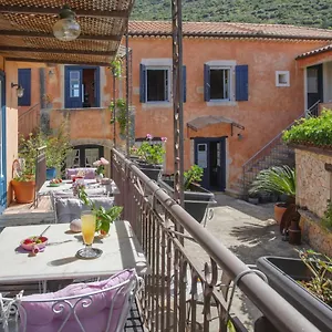 4* Hotel Museum George Molfetas